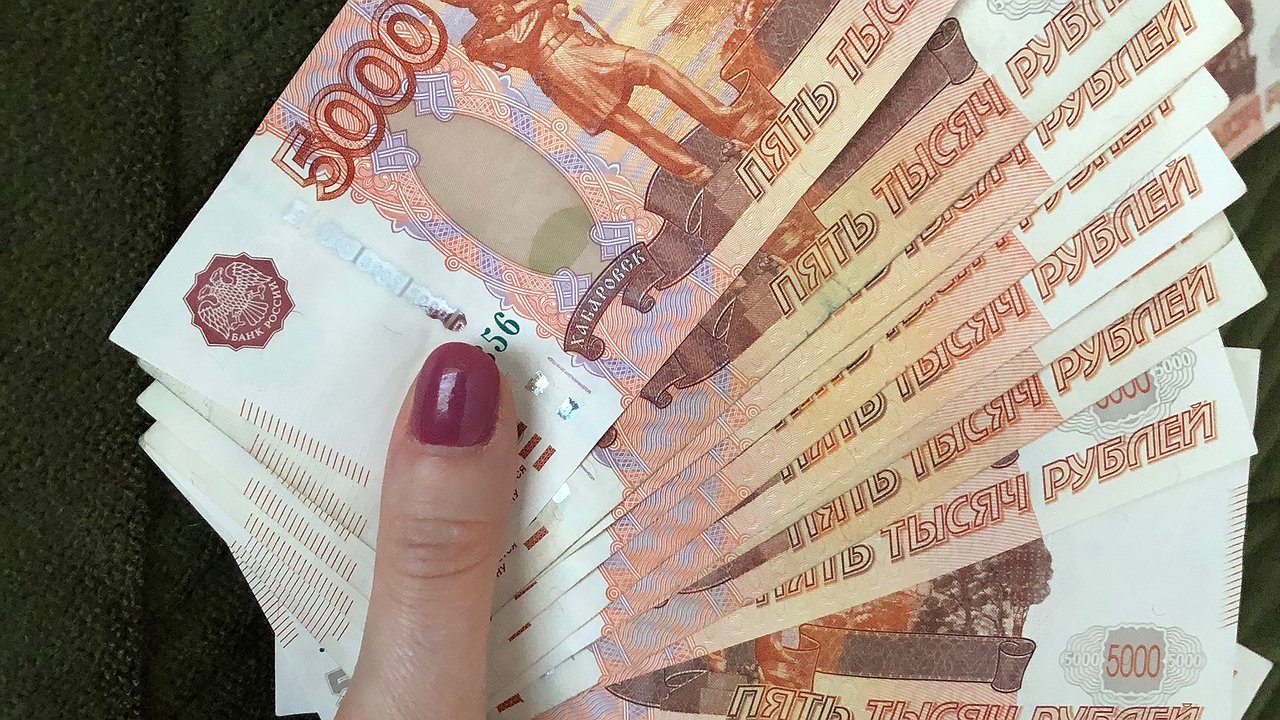 Главная картинка новости: Татарстан стал регионом-лидером по уровню зарплат в ПФО