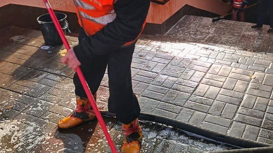 Главная картинка новости: В Набережных Челнах устранили последствия хулиганства в подземном переходе