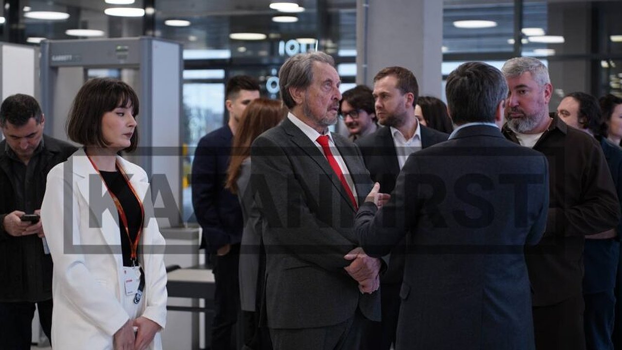 Главная картинка новости: Отец Илона Маска прибыл с визитом в Казань