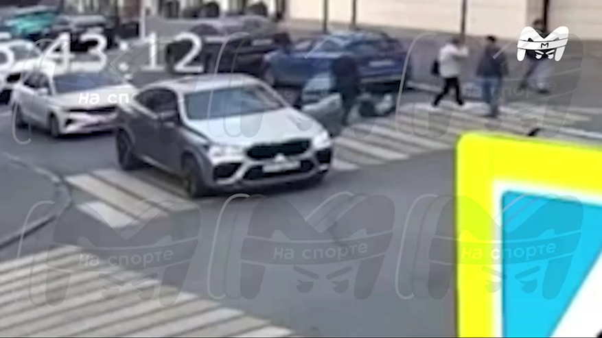 Главная картинка новости: Футбольный судья избил пешехода в Казани