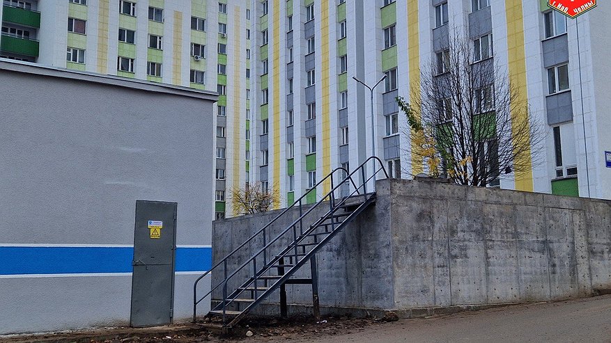 Главная картинка новости: Лестница на месте: завершены ремонтные работы в 23-м комплексе Челнов