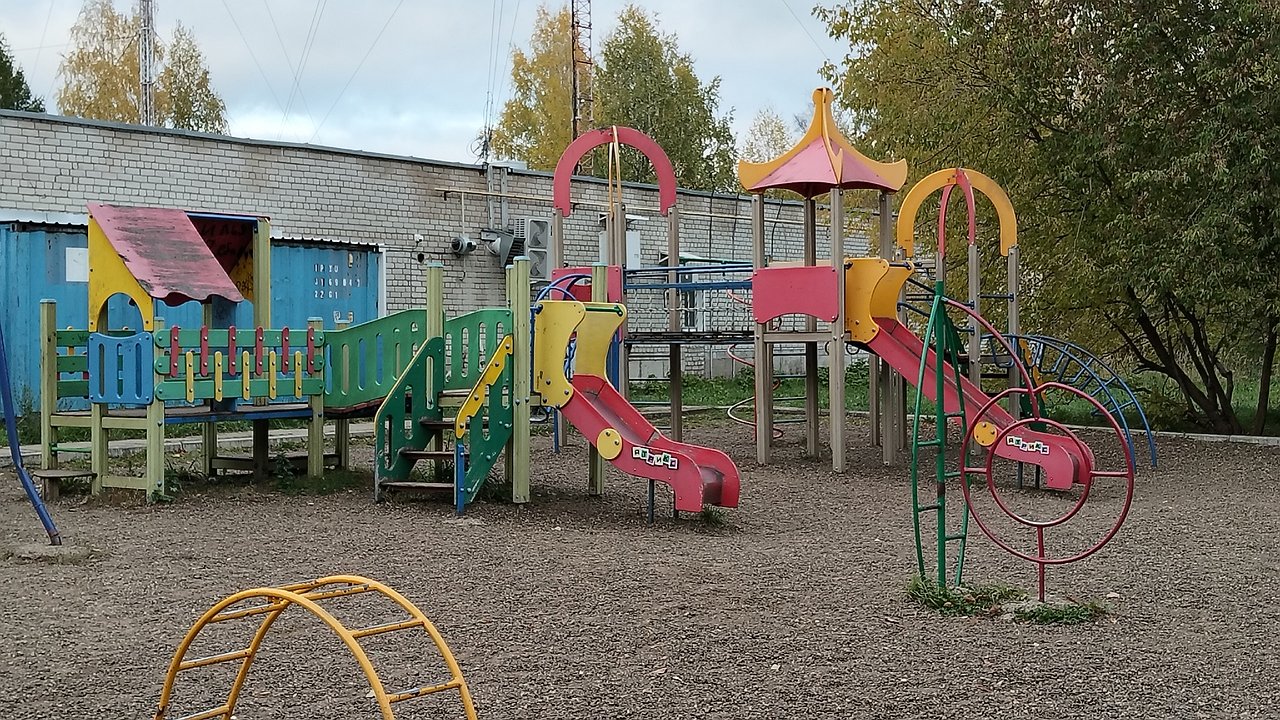 Главная картинка новости: Мужчина умер в Челнах на детской площадке: его тело пролежало там 12 часов