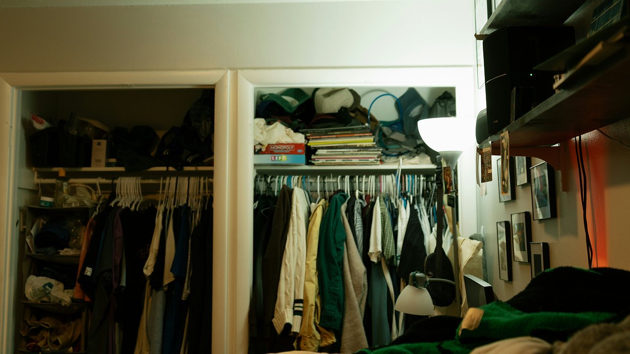 Главная картинка новости: Эти 5 вещей в вашем шкафу притягивают бедность словно магнит — избавьтесь от них немедленно