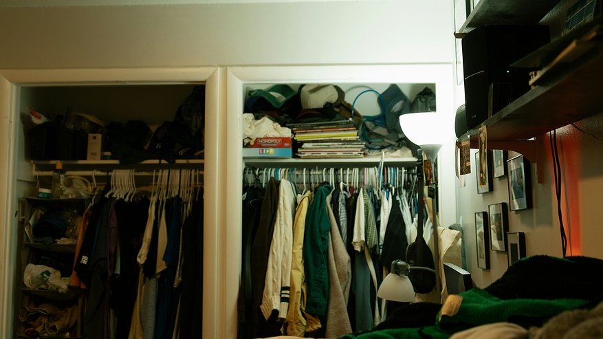 Главная картинка новости: Эти 5 вещей в вашем шкафу притягивают бедность словно магнит — избавьтесь от них немедленно