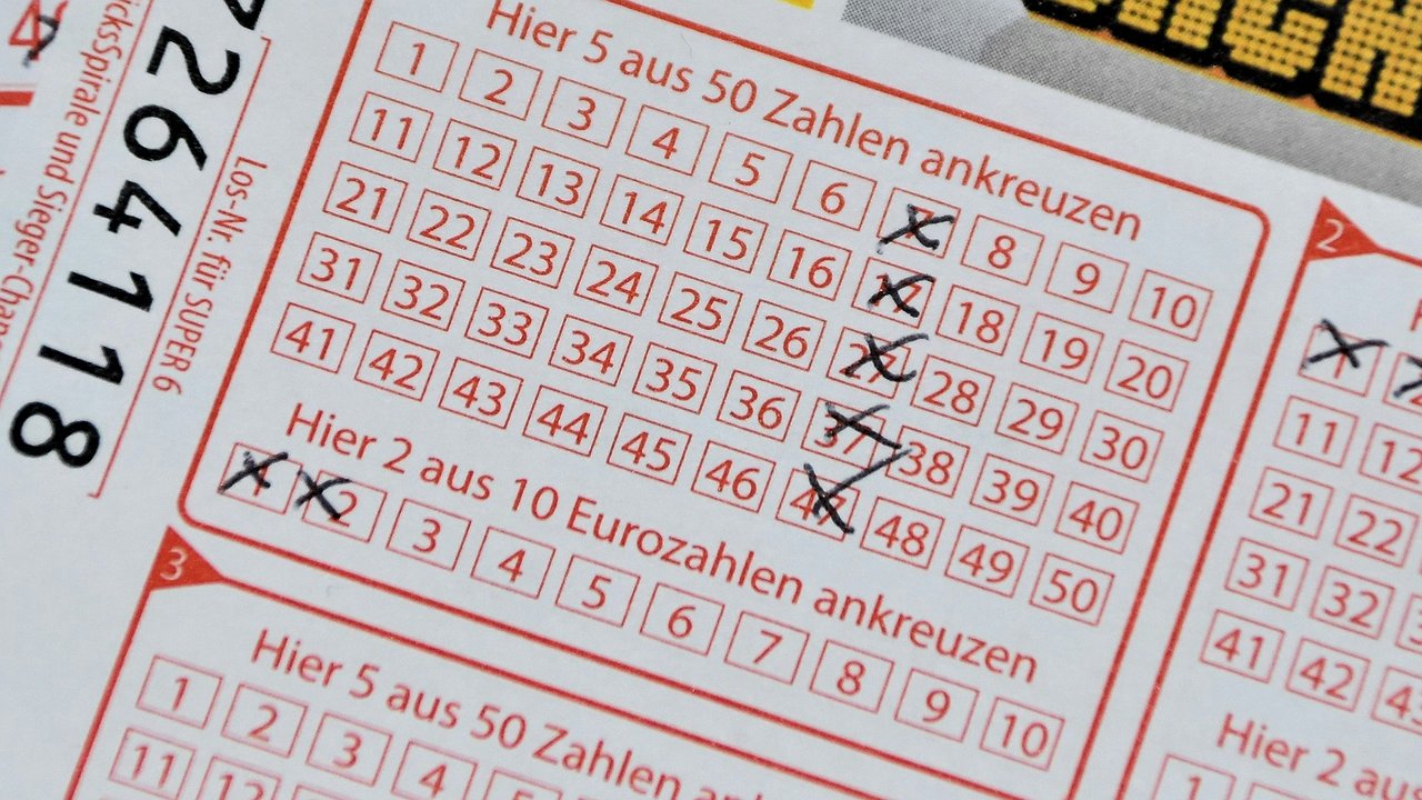 Главная картинка новости: Россиянка дважды за год выиграла в лотерею: вот как она это сделала