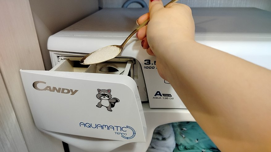 Главная картинка новости: Отправляю 1 ложку в машину при каждой стирке: незаменимый лайфхак - никакого волшебства, только наука