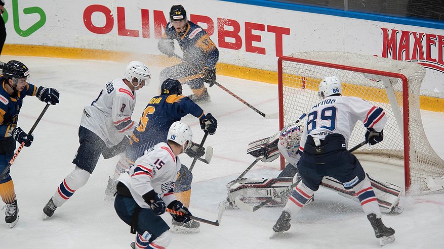 Главная картинка новости: ХК «Челны» потерпел поражение в стартовом матче домашней серии