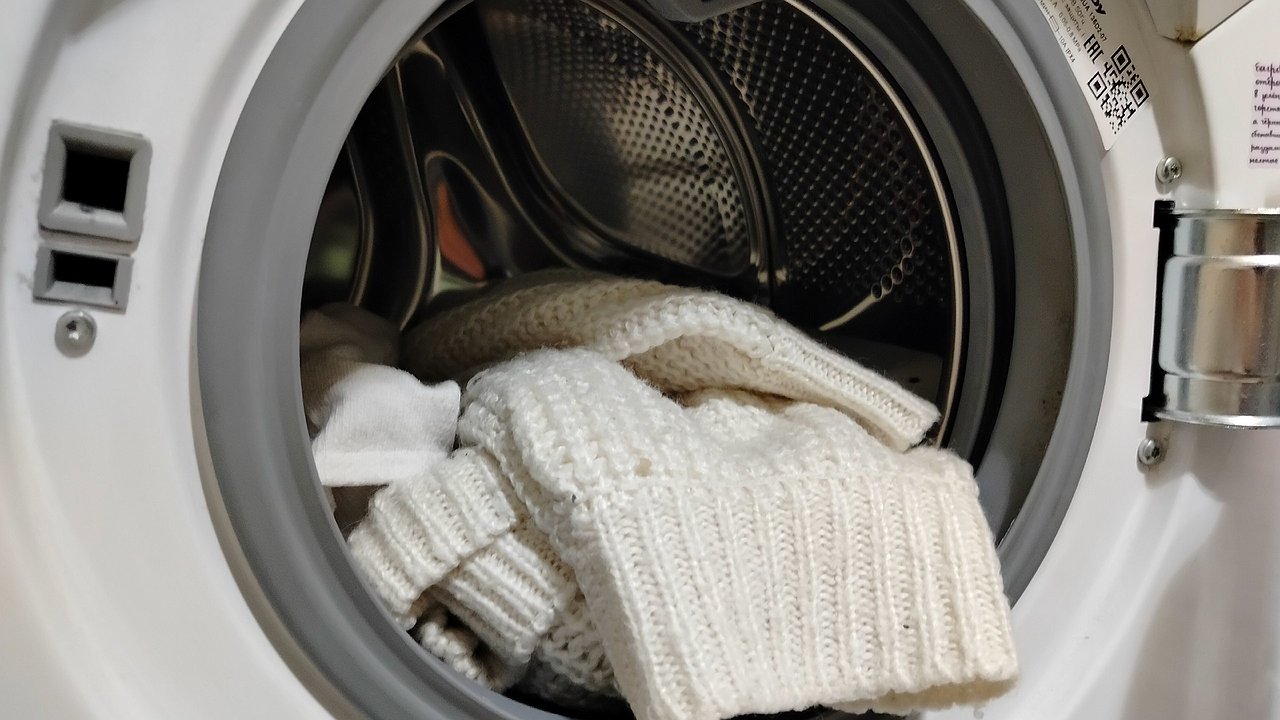Главная картинка новости: Кидаю палочки для суши в стиралку, и она работает как новая: копеечный способ, который знают только мастера