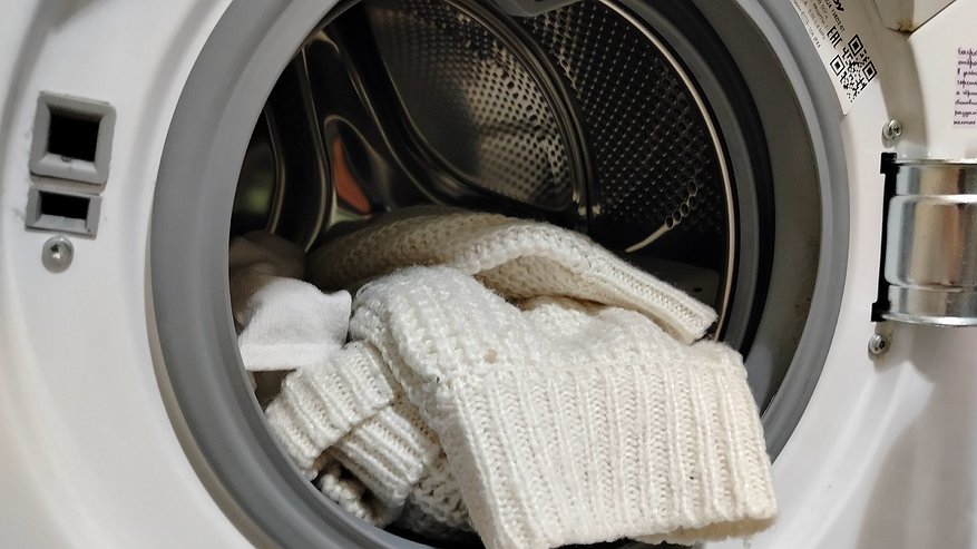 Главная картинка новости: Кидаю палочки для суши в стиралку, и она работает как новая: копеечный способ, который знают только мастера
