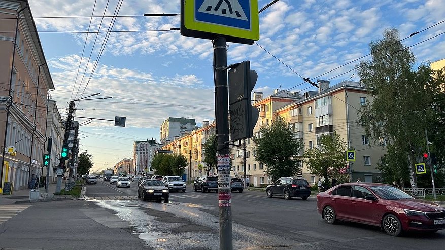 Главная картинка новости: В ГАИ поставили точку: можно ли обгонять справа - должен знать каждый водитель