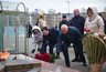 Миниатюра новости: Церемония возложения цветов к Вечному огню в День народного единства объединила несколько поколений челнинцев