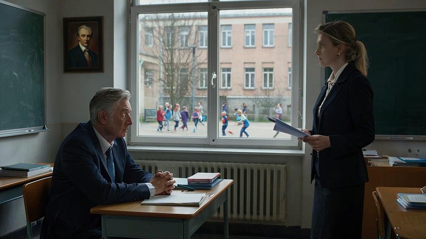 Главная картинка новости: Учитель из челнинской мегашколы оспаривает увольнение и требует полмиллиона рублей