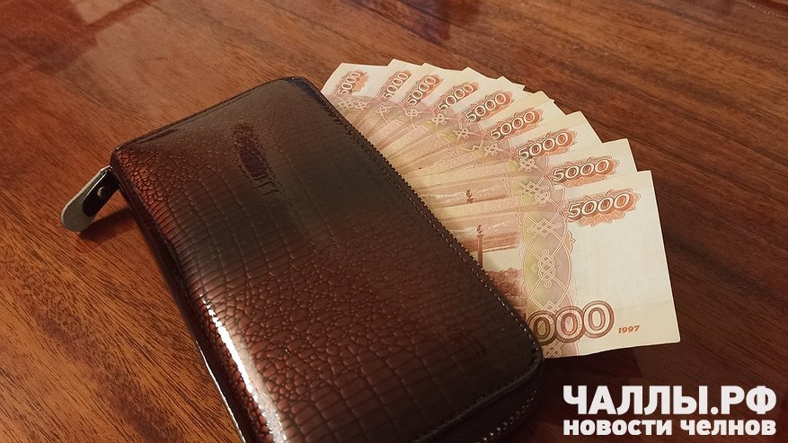 Главная картинка новости: 77-летняя жительница Набережных Челнов у своего дома передала мошенникам 1 миллион рублей