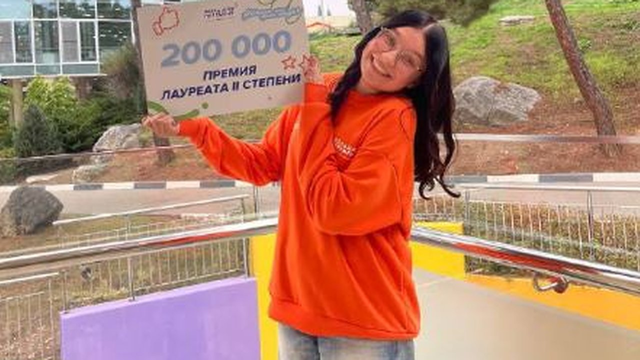 Главная картинка новости: Десятиклассница из Набережных Челнов везет из «Артека» 200 тысяч рублей