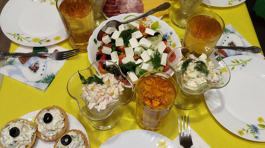 Главная картинка новости: Эти блюда опасно ставить на стол в новогоднюю ночь-2026: как угодить Огненной Лошади