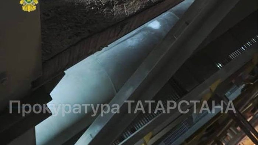 Главная картинка новости: В Нижнекамске погиб рабочий, сорвавшись с высоты