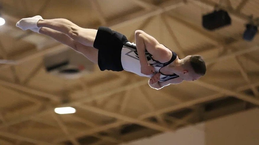 Главная картинка новости: Спортсмен из Набережных Челнов завоевал серебро на Чемпионате мира по прыжкам на батуте