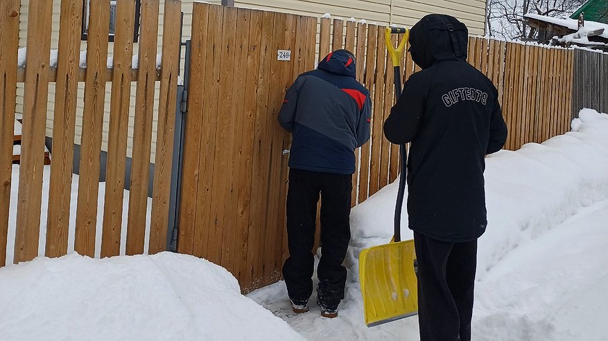 Главная картинка новости: Умные хозяева снег лопатой давно не чистят: нашли 3 других способа — лучше и удобнее в разы