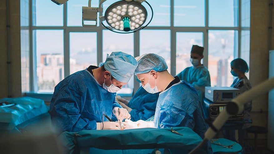 Главная картинка новости: Главврач челнинской БСМП рассказал о состоянии пострадавших после инцидента в ГСК «Гудок»