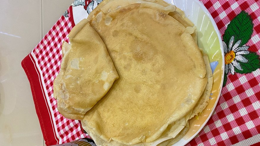 Главная картинка новости: Блины тоньше бумаги: делаем по рецепту бабушки - без комочков и сухих краев