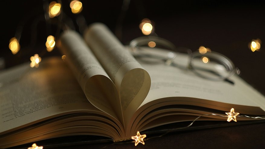 Главная картинка новости: Лишь спустя 40 лет дружбы россиянка наконец-то поняла, почему подруга на каждый праздник дарила ей одни книги