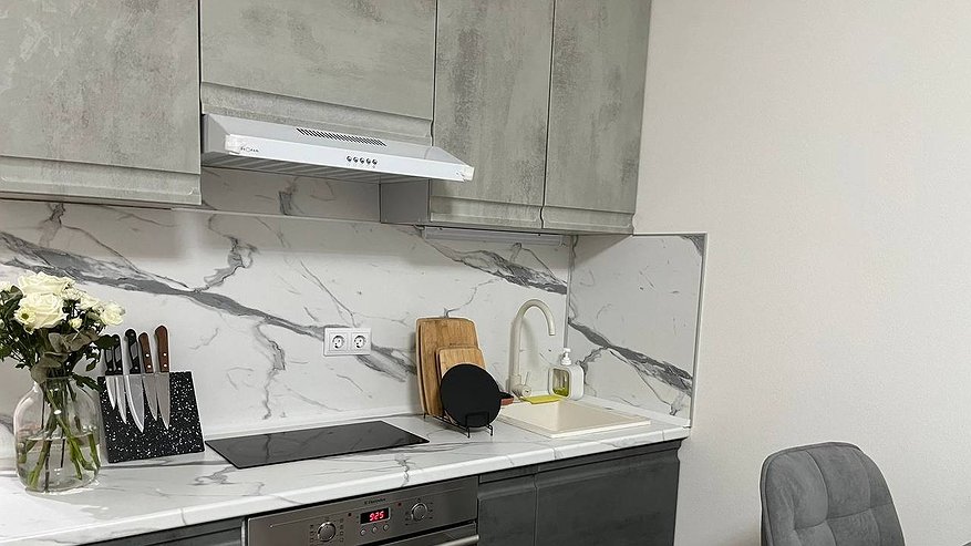 Главная картинка новости: Смешиваю 1:1 — и на губку: кухонные шкафчики стали как новые — ни липкого жира, ни "ляпов" — засверкали как на праздник