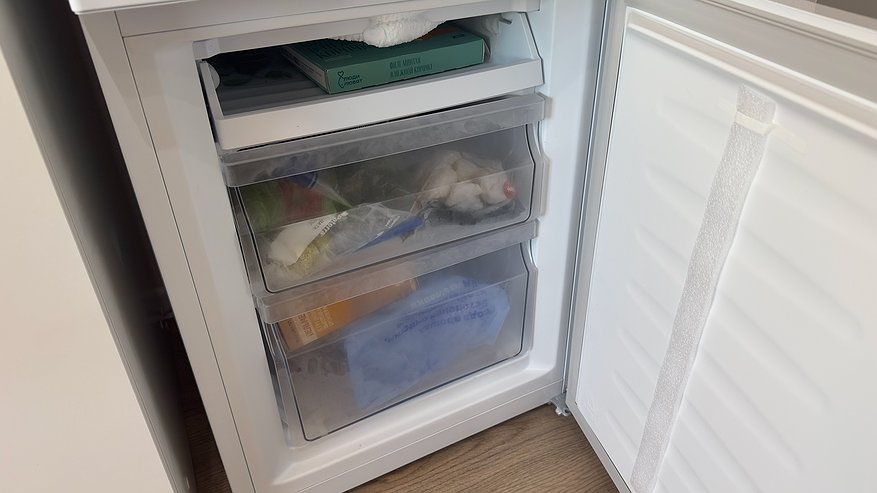 Главная картинка новости: Холодильник больше не размораживаю: опытный мастер подсказал простое решение