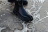 Миниатюра новости: Пару мазков на подошву - и сапоги не скользят даже в лютый гололед: по тротуару хожу как по траве