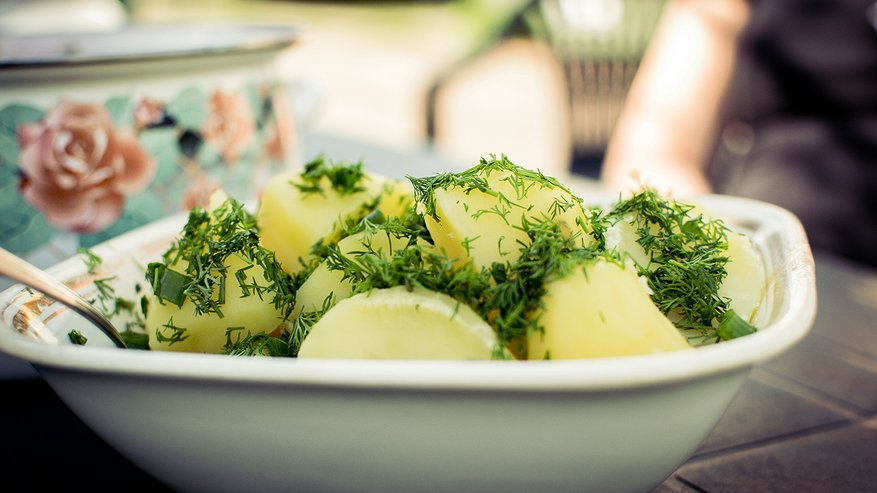 Главная картинка новости: Готовлю вареную картошку по-новому и не нарадуюсь результату: 2 ингредиента меняют вкус блюда