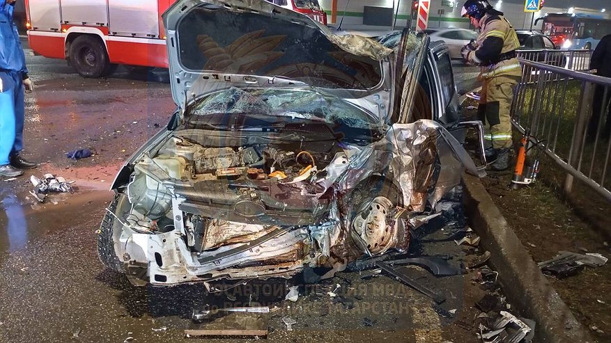 Главная картинка новости: На перекрестке Чулман — Нариманова в Челнах столкнулись «Лада» и HAVAL, есть погибший