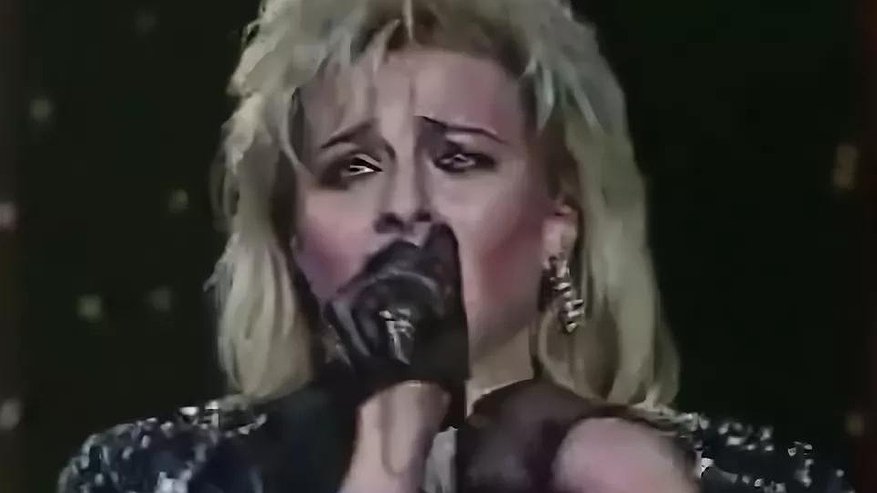 Главная картинка новости: В 80-е этой песни стыдились наши бабушки и дедушки: сегодня ее включают даже в детских садах