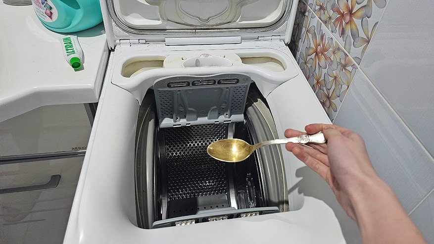 Главная картинка новости: Кладу 1 ложку в машину при каждой стирке: гениальный лайфхак - никакой магии, только наука