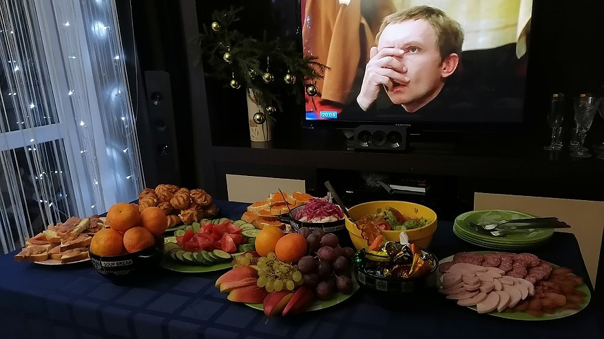 Главная картинка новости: Новогоднее меню - 2026 на удачу: что готовить и чего нельзя ставить на стол, встречая год Лошади