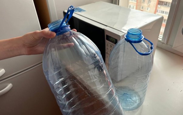 Пластиковые бутылки 5 л берегу словно зеницу ока: вот как их применяю — теперь дома полный порядок