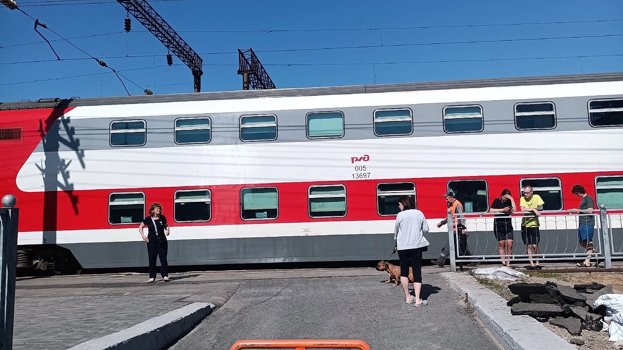 Главная картинка новости: Эти вагоны стали символом неудобства: итоги 10-летней эксплуатации РЖД — «полка-гробик» и духота