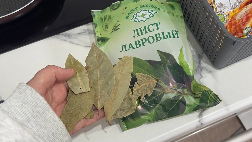 Главная картинка новости: В ноябре зажигаю лавровый лист у себя в квартире - далеко не все знают, для чего это нужно сделать