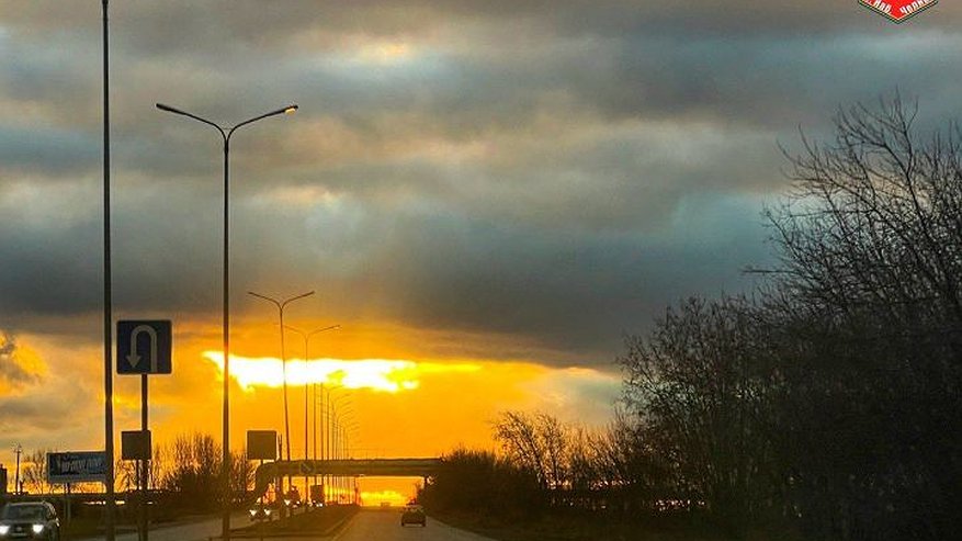 Главная картинка новости: В Челнах фонари будут светить дольше по утрам