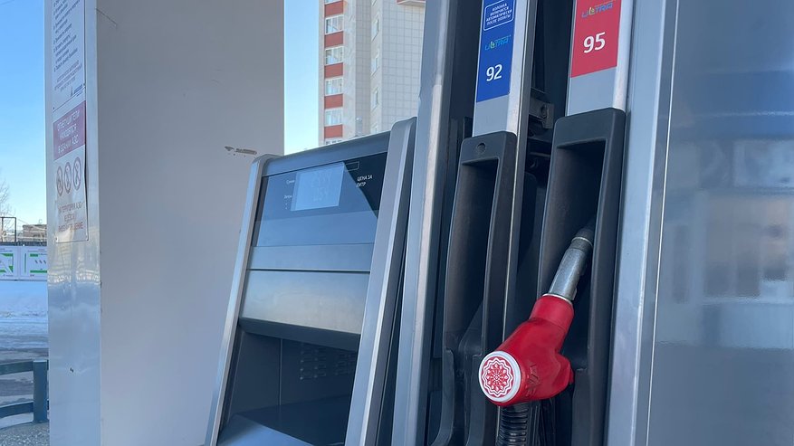 Главная картинка новости: Можно ли заправлять авто 92-м бензином вместо 95-го? Инженер объяснил, когда это критично для мотора