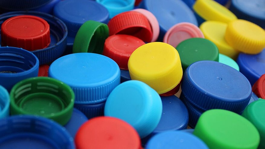 Главная картинка новости: Крышки от бутылок больше не выбрасываю: сосед подсказал интересный способ их применения - спасение от всех бед