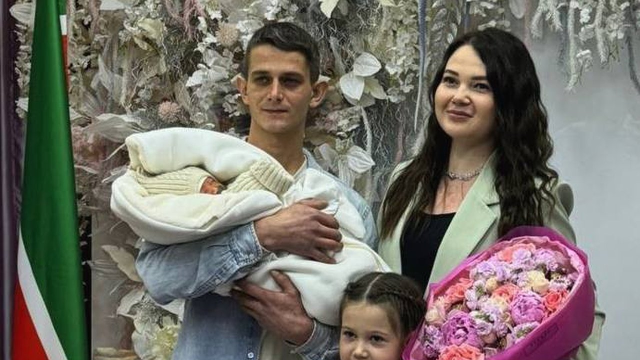 Главная картинка новости: Челнинские врачи сделали кесарево роженице с металлическим имплантом в позвоночнике