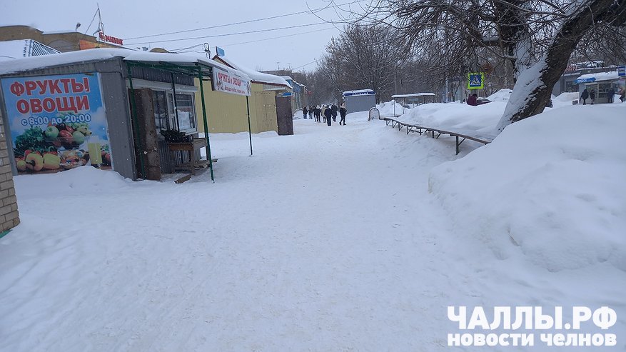 Главная картинка новости: В Челнах готовятся к новым сносам торговых павильонов на остановках