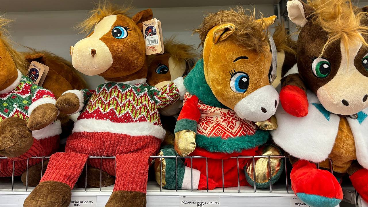 Главная картинка новости: Серое не носить, черное не надевать: в чем встречать год Огненной Лошади - какой наряд принесет удачу в 2026