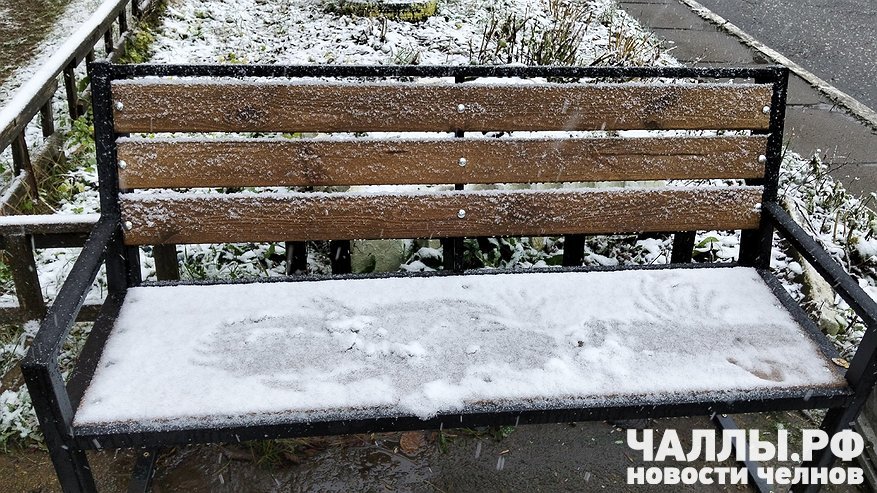 Главная картинка новости: Челнинец засудил УК из-за «платных» скамеек