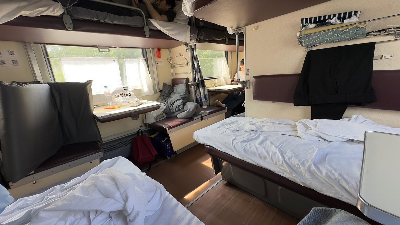 Главная картинка новости: В вагон они заходят как на каторгу: проводницы РЖД терпеть не могут рейсы в эти города России - все не так однозначно
