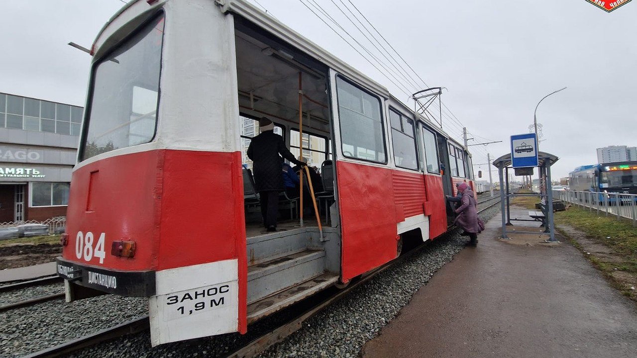 Главная картинка новости: На двух остановках в Челнах начали ремонт платформ после жалоб на трамваи