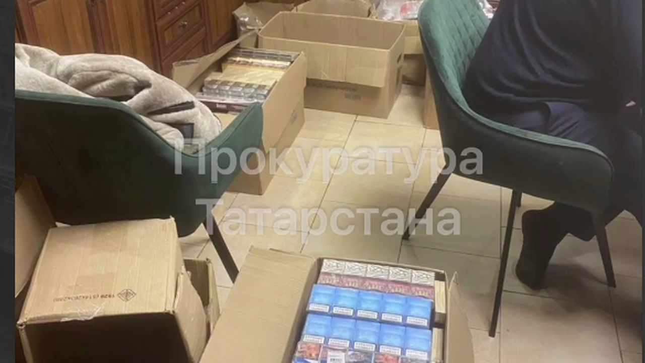 Главная картинка новости: Дома у челнинки нашли 53 тысячи пачек «паленых» сигарет