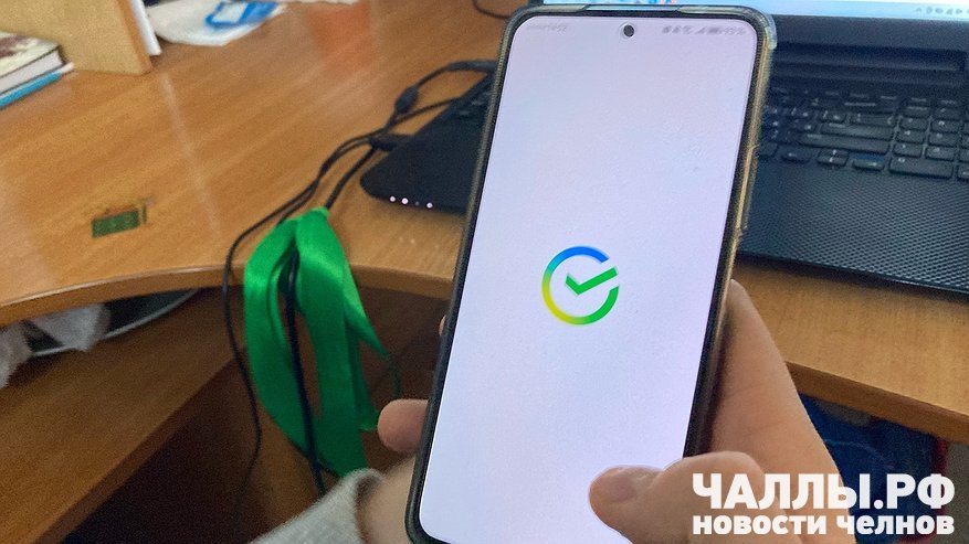 Главная картинка новости: Казанская студентка  не купилась на цветы и сорвала схему мошенников