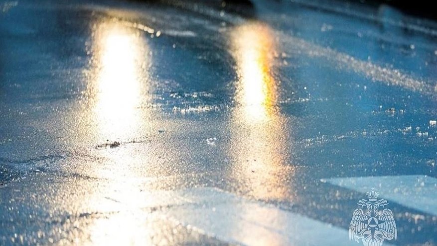 Главная картинка новости: Водителей Татарстана предупредили об опасности на дорогах из-за гололеда