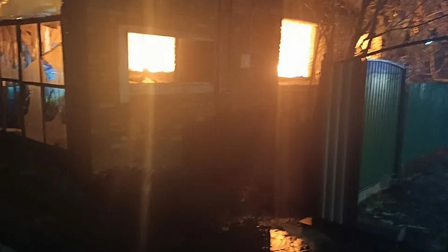 Главная картинка новости: В Альметьевском районе один человек погиб и двое пострадали при пожаре в частном доме