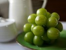 В магазинах появился огромный "пластиковый" виноград из Китая - можно ли его есть?